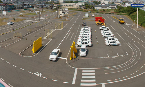 東新潟自動車学校の安心、格安、丁寧な予約は運転免許受付センター