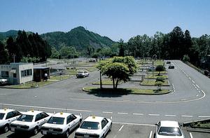 上野原自動車教習所の安心、格安、丁寧な予約はHappy運転免許
